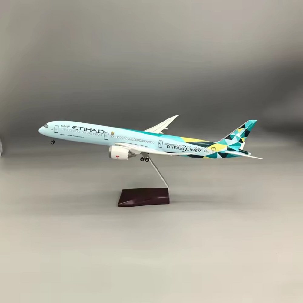 Model samolotu Etihad B787-10  – Model Airplane Plastic recenzja i cena